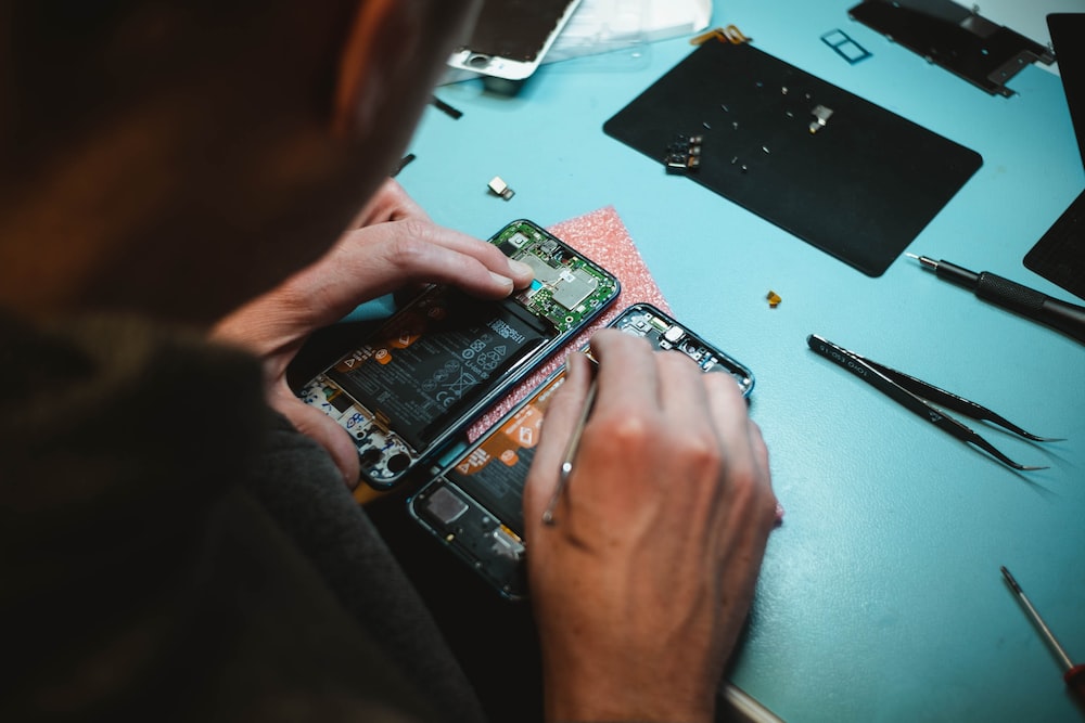Which Mobile Shops Are Serving The Best Phone Repair Services
